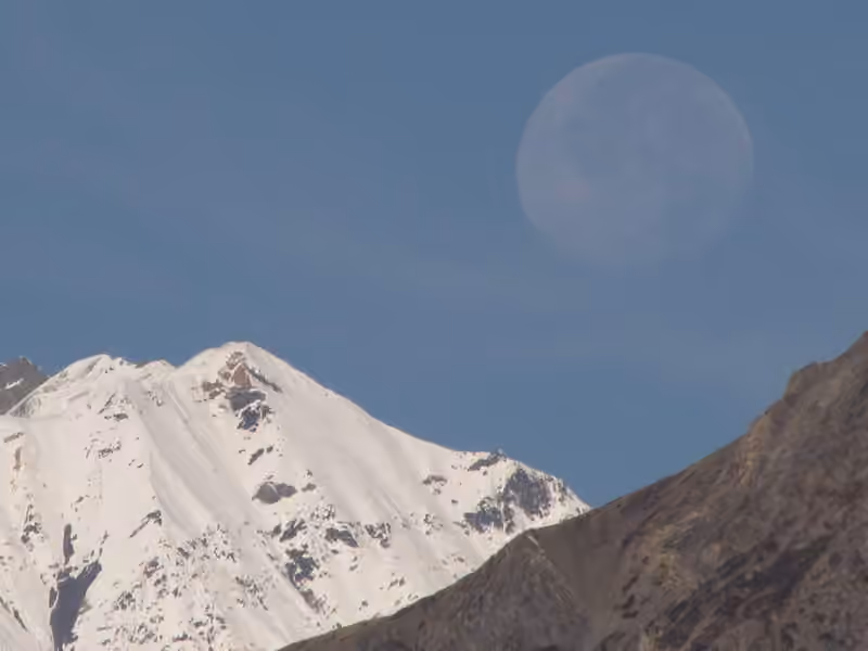 Riesiger Mond dank 20-fachem Zoom
